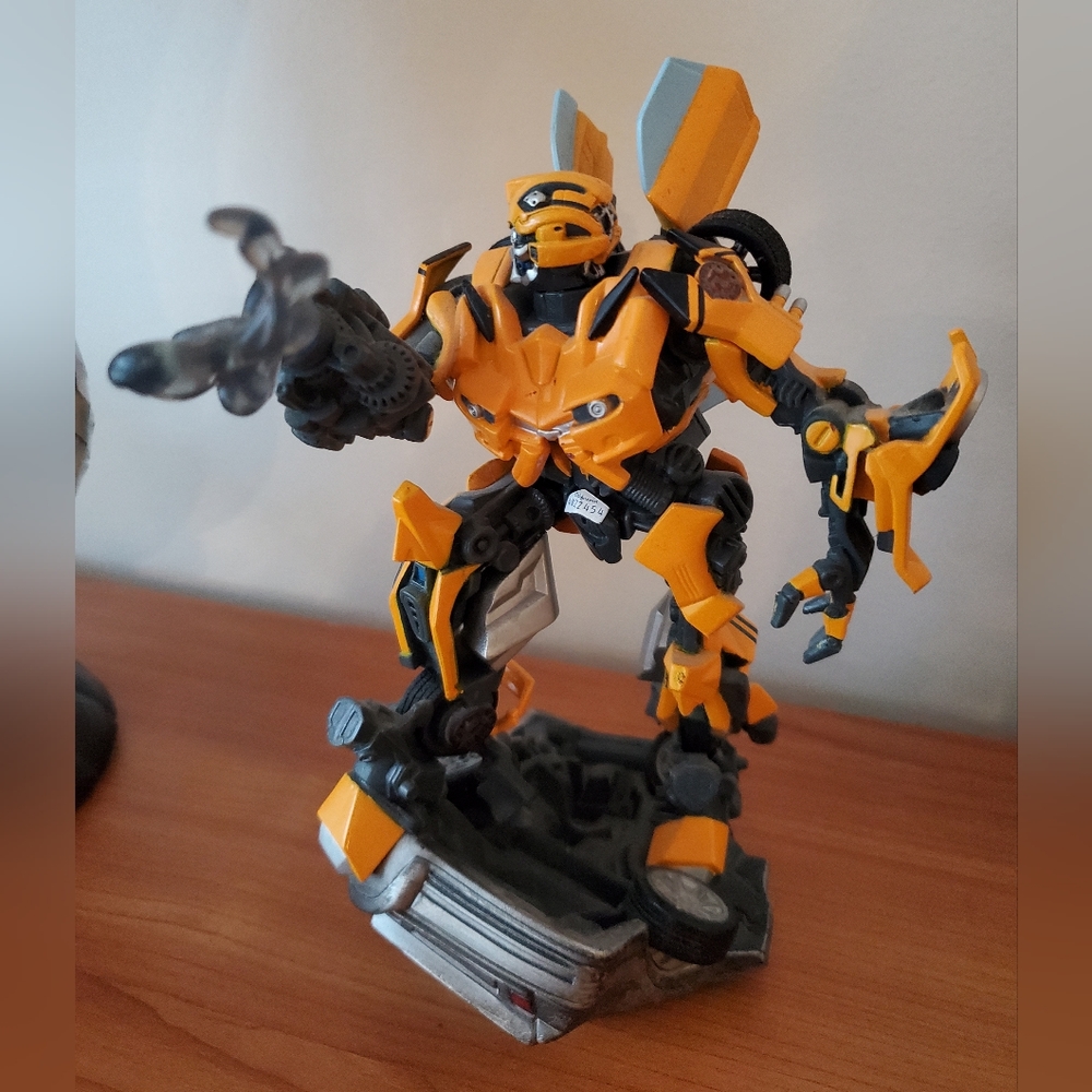 Transformer Bumblebee Unleashed Movie Figure 2006